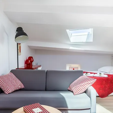 Clublord - Charming Studio Next To The Tram Station Aparthotel *