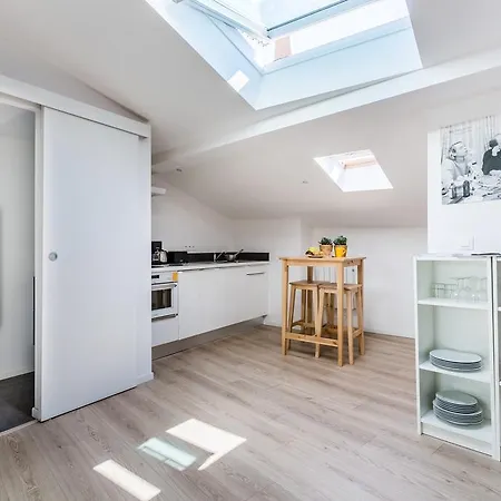 Clublord - Charming Studio Next To The Tram Station