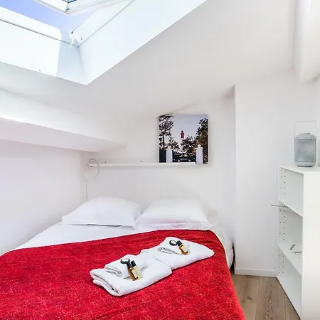 Apart Otel Clublord - Charming Studio Next To The Tram Station